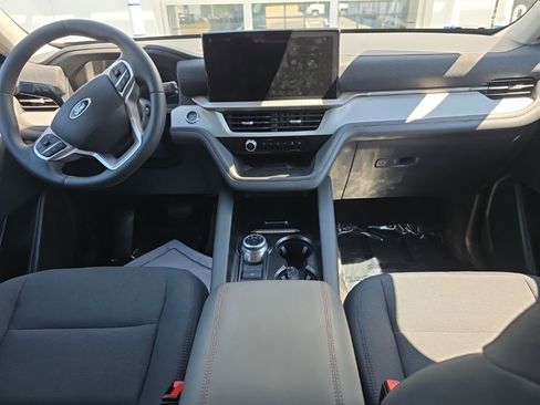 Used 2025 Ford Explorer Active AWD/4WD image 6