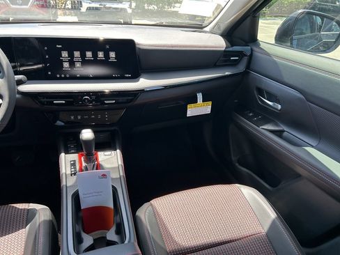 New 2026 Nissan Kicks SR FWD image 12
