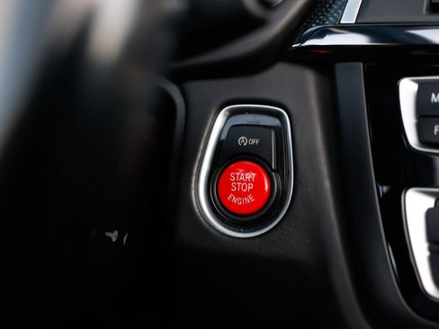 Used 2016 BMW M4 Convertible image 32