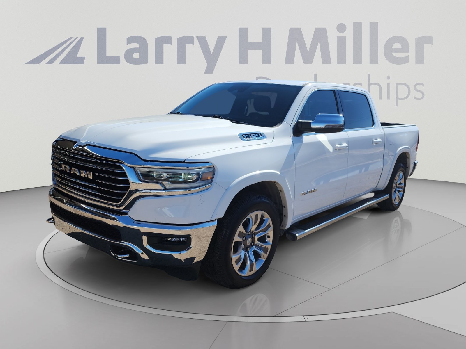Used 2023 RAM 1500 Limited AWD/4WD image 1