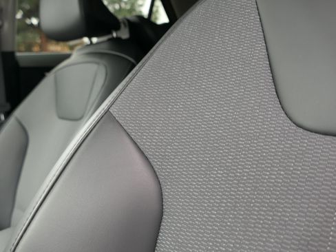 Used 2023 Kia Niro EX Touring image 13