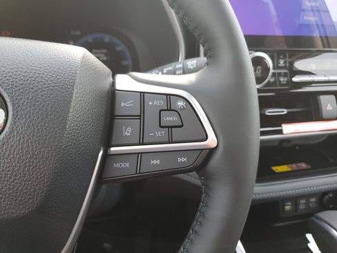 New 2026 Toyota Highlander Platinum AWD/4WD image 24