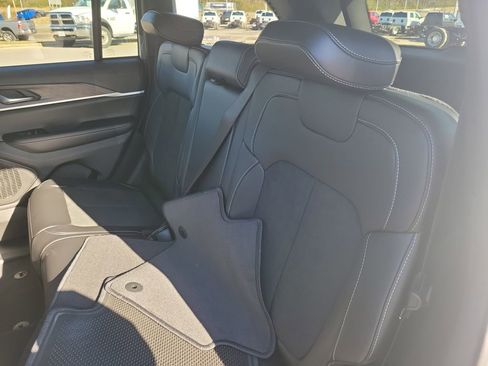 New 2026 Jeep Grand Cherokee Altitude AWD/4WD image 28