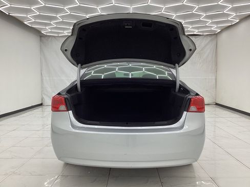 Used 2018 Chevrolet Impala LT FWD image 43