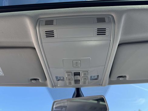 Used 2019 Volkswagen Tiguan SE w/ Panoramic Sunroof Package AWD/4WD image 35