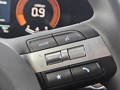 Used 2025 Hyundai Santa Cruz SE FWD image 17