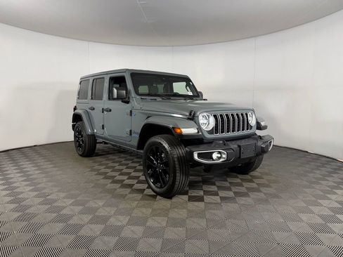 Used 2025 Jeep Wrangler Unlimited Sahara w/ Safety Group AWD/4WD image 4