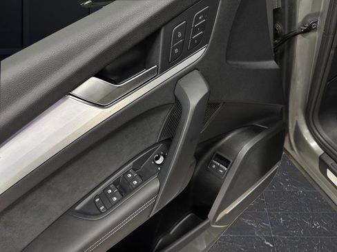 Used 2023 Audi Q5 e Prestige w/ Prestige Package image 28