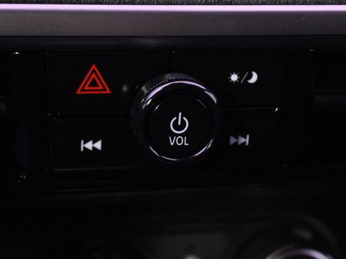 Used 2025 Nissan Kicks SV image 29