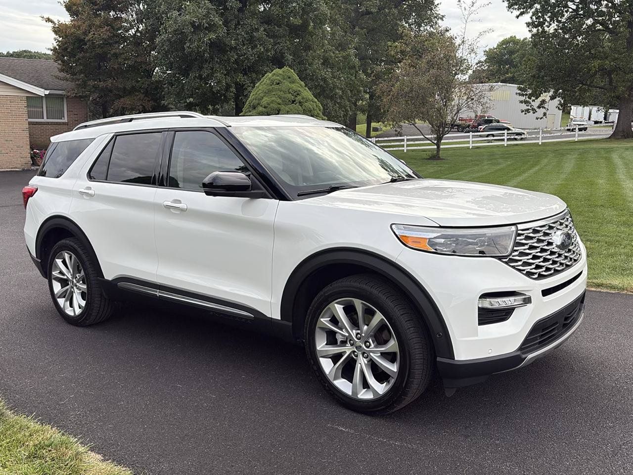 Used 2021 Ford Explorer Platinum w/ Equipment Group 601A AWD/4WD image 4
