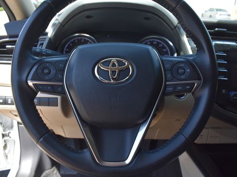 Used 2019 Toyota Camry XLE image 13