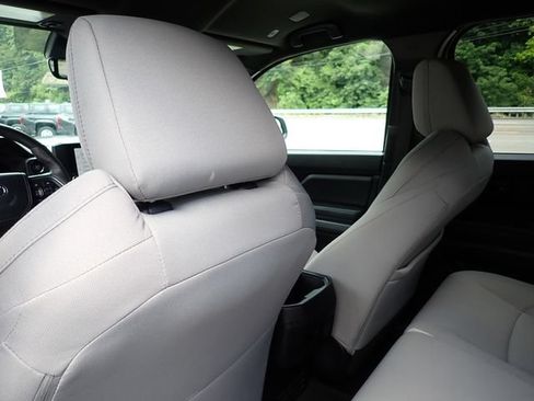 Certified 2024 Toyota Tacoma SR5 AWD/4WD image 17