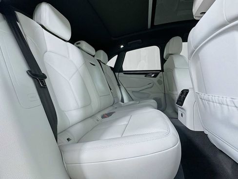 New 2026 Porsche Macan image 29