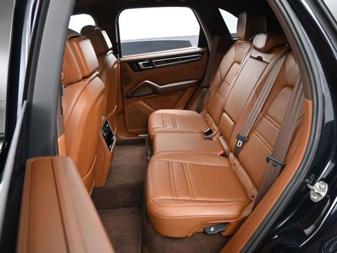 Certified 2023 Porsche Cayenne Platinum Edition AWD/4WD image 25