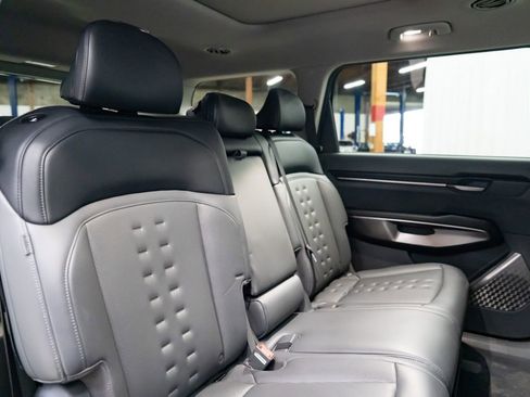 Used 2024 Kia EV9 Wind image 30