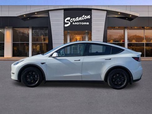 Used 2022 Tesla Model Y Long Range image 2