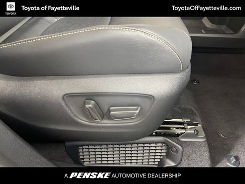 Used 2026 Toyota Sienna Limited FWD image 10
