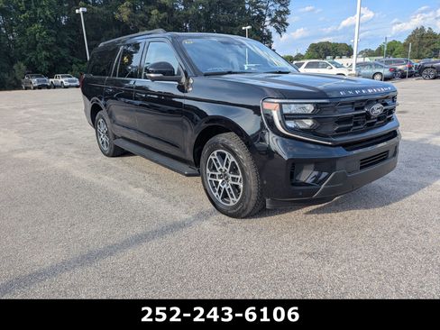 Used 2025 Ford Expedition Max Active AWD/4WD image 3