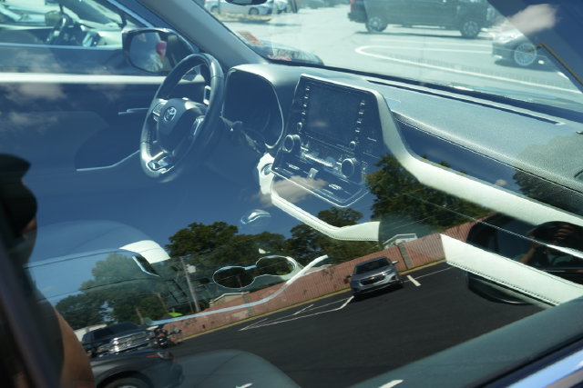 Used 2021 Toyota Highlander XLE FWD image 23