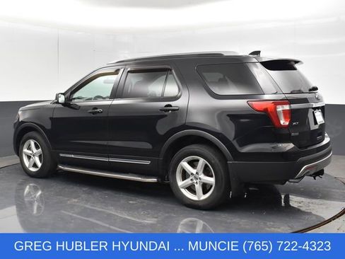 Used 2017 Ford Explorer XLT w/ Equipment Group 202A AWD/4WD image 12