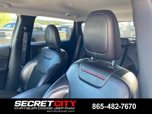 Used 2019 Jeep Cherokee Trailhawk w/ Cold Weather Group AWD/4WD image 11