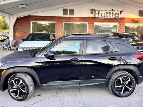 Used 2023 Chevrolet TrailBlazer RS w/ Sun and Liftgate Package AWD/4WD image 2