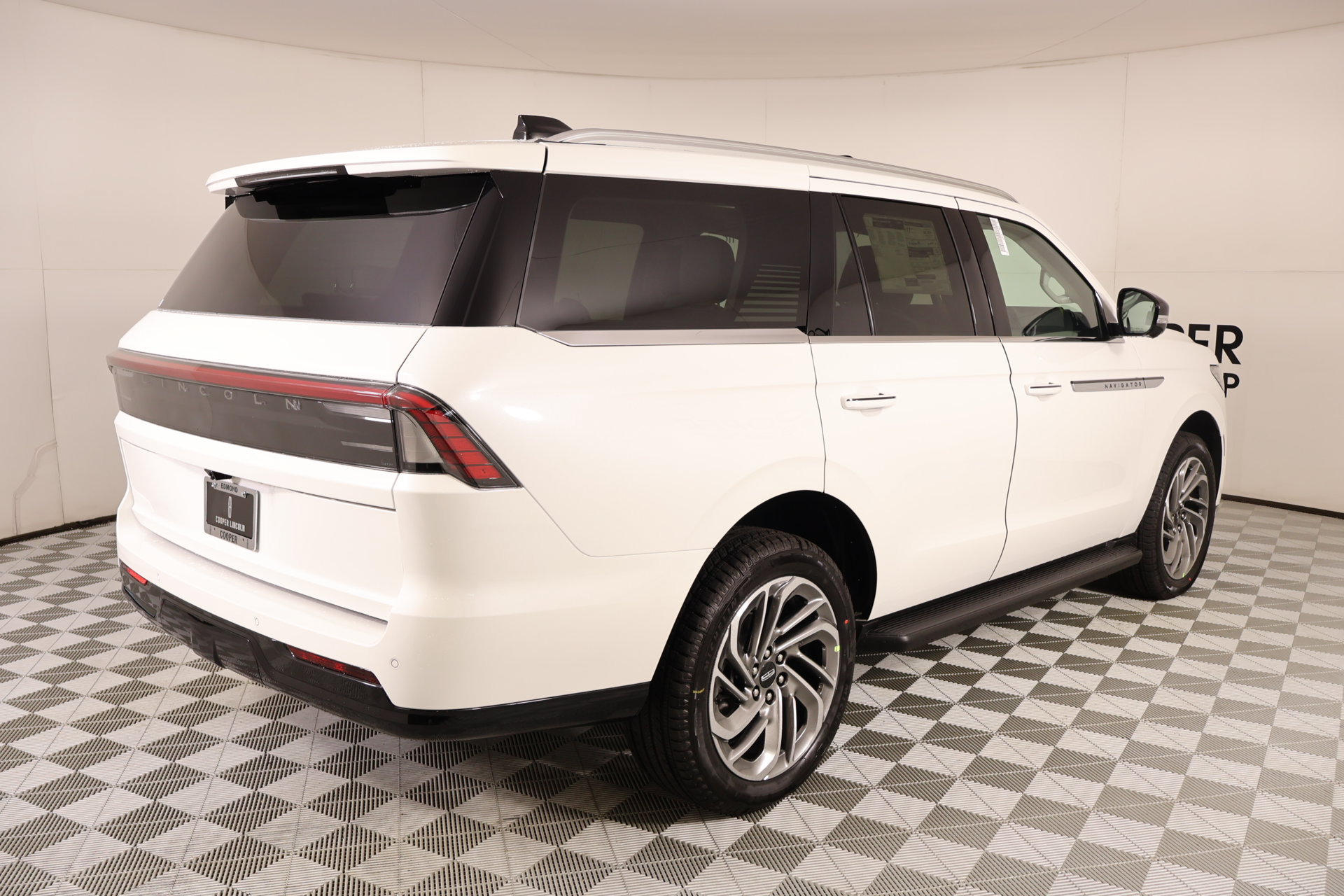 New 2026 Lincoln Navigator Premiere AWD/4WD image 21