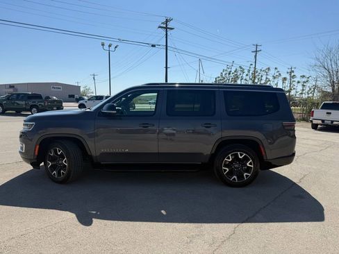 Used 2024 Jeep Wagoneer Series III image 2