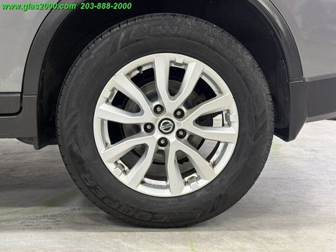 Used 2019 Nissan Rogue SV AWD/4WD image 16