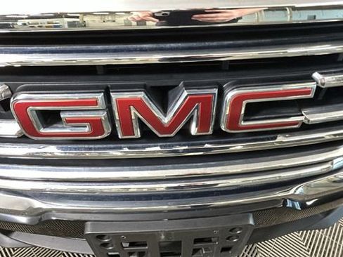 Used 2024 GMC Terrain SLT AWD/4WD image 9