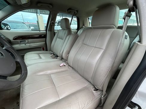 Used 2010 Mercury Grand Marquis LS RWD image 4