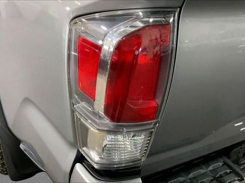 Used 2021 Toyota Tacoma TRD Off-Road w/ TRD Premium Off Road Package AWD/4WD image 29
