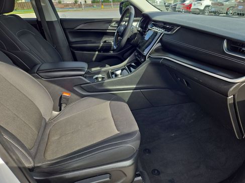 Used 2023 Jeep Grand Cherokee L Laredo image 31