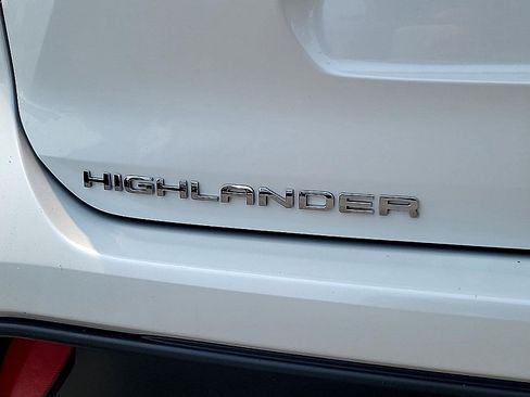 Used 2025 Toyota Highlander XSE AWD/4WD image 33