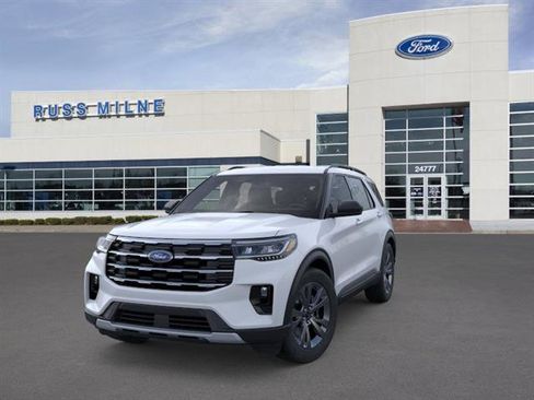Used 2026 Ford Explorer Active w/ Active Comfort Package AWD/4WD image 2