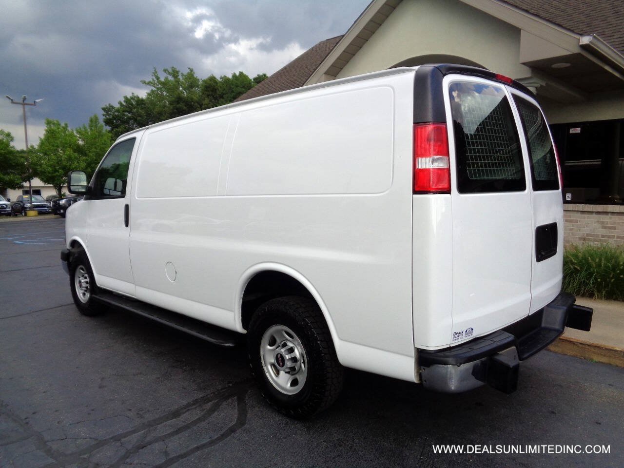 Used 2020 GMC Savana 2500 w/ Driver Convenience Package RWD image 4