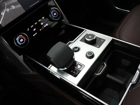 Used 2023 Land Rover Range Rover SE image 17