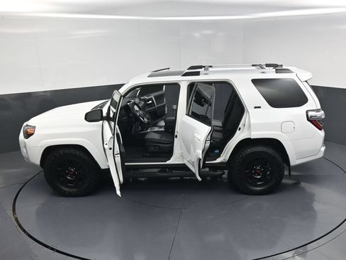 Used 2022 Toyota 4Runner SR5 Premium w/ Moonroof Package RWD image 26