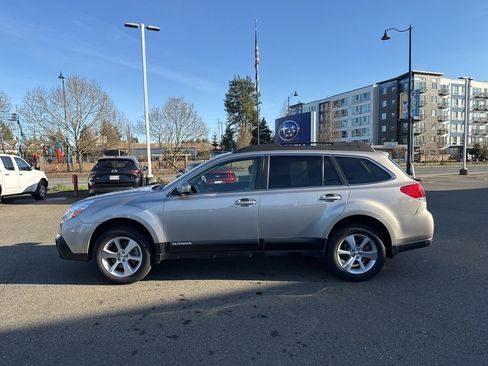 Used 2014 Subaru Outback 3.6R Limited image 2