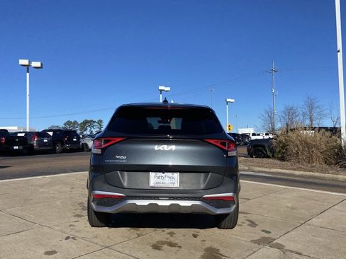 Used 2024 Kia Sportage LX image 9
