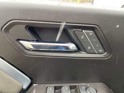 Used 2025 Chevrolet Colorado ZR2 w/ Technology Package image 28