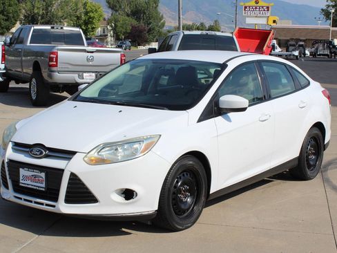 Used 2012 Ford Focus SE FWD image 2