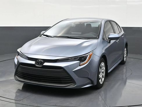 Used 2025 Toyota Corolla LE FWD image 8