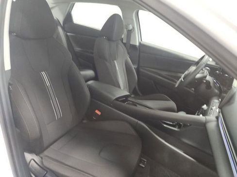 Used 2024 Hyundai Elantra SEL w/ Convenience Package FWD image 16
