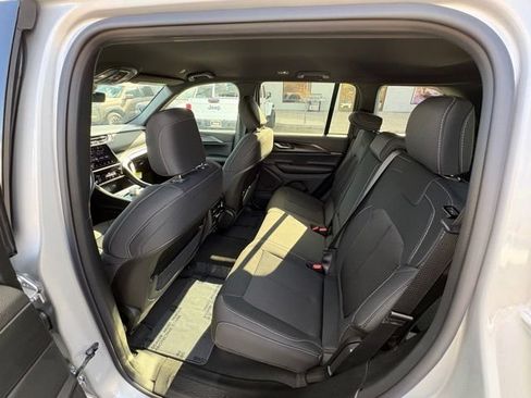 New 2026 Jeep Grand Cherokee 2WD image 16