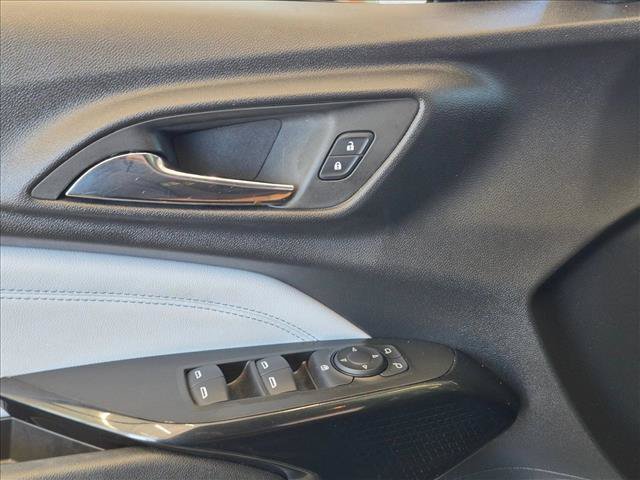 Used 2025 Chevrolet Trax LT FWD image 11