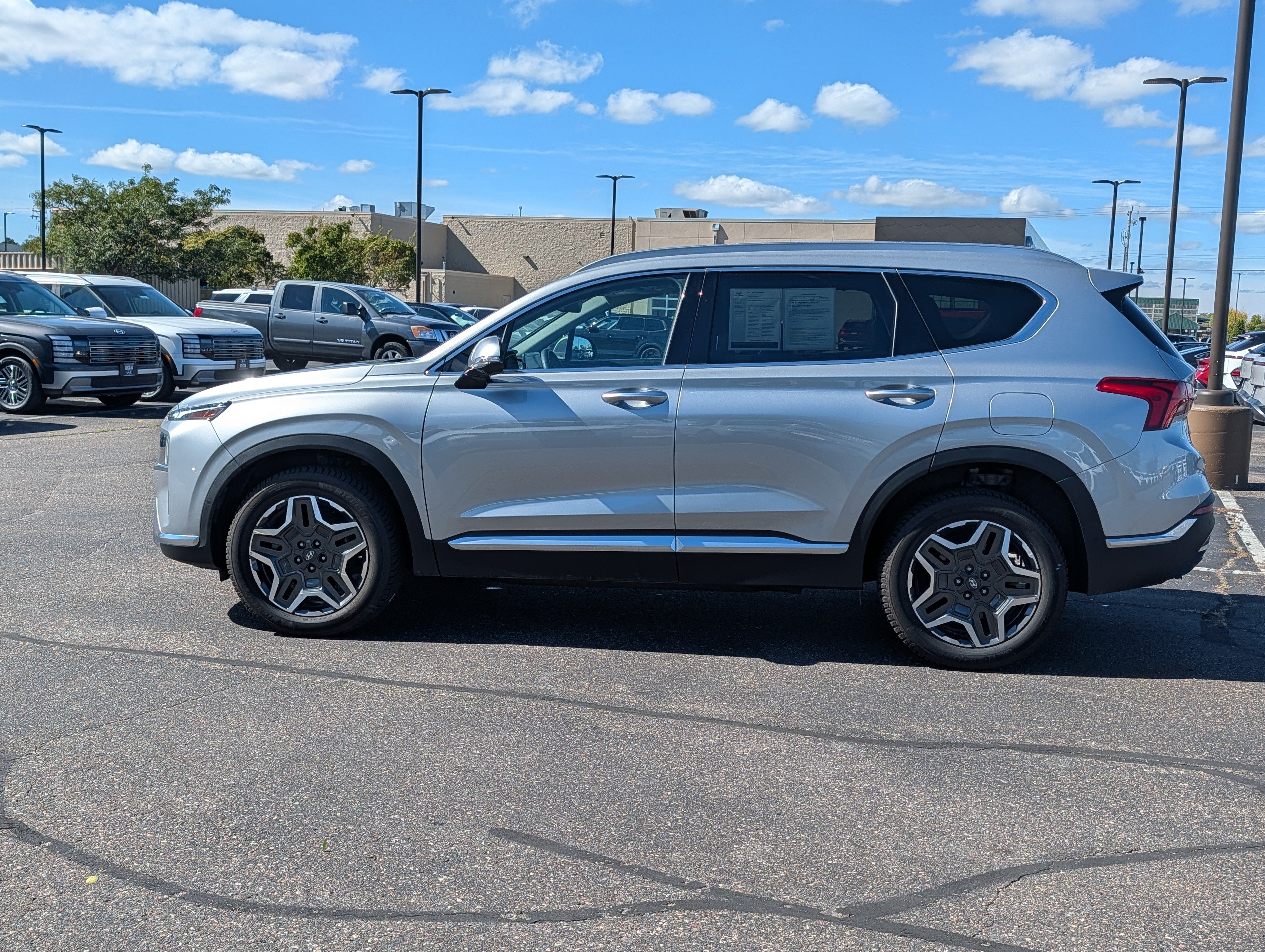 Used 2023 Hyundai Santa Fe Limited AWD/4WD image 2