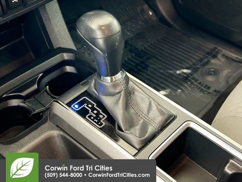 Used 2022 Toyota Tacoma SR5 AWD/4WD image 10