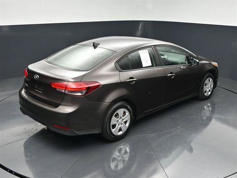 Used 2018 Kia Forte LX FWD image 23