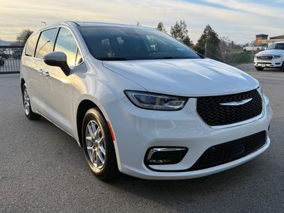 Used 2023 Chrysler Pacifica Touring-L